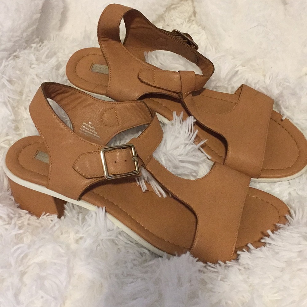 UO Cooperative Tan White Strappy Sandals Heel 9M